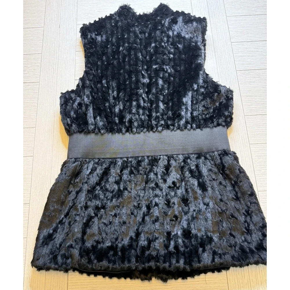 Gianni Bini Black Faux Fur Vest Built In Elastic‎ Belt W Metal Studs M Edgy Goth